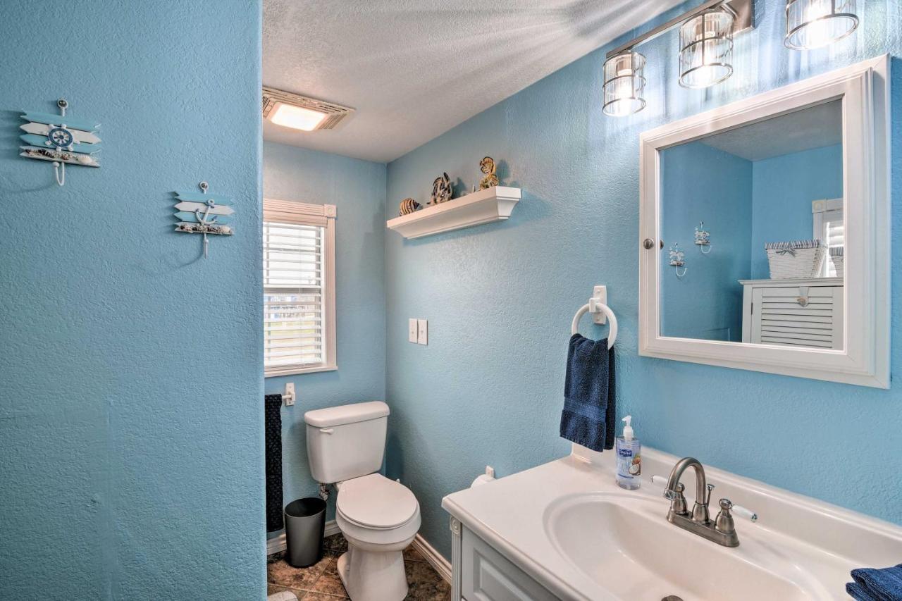 Surfside Beach Gem With Deck - 1 Block To Shore! Freeport Exterior foto