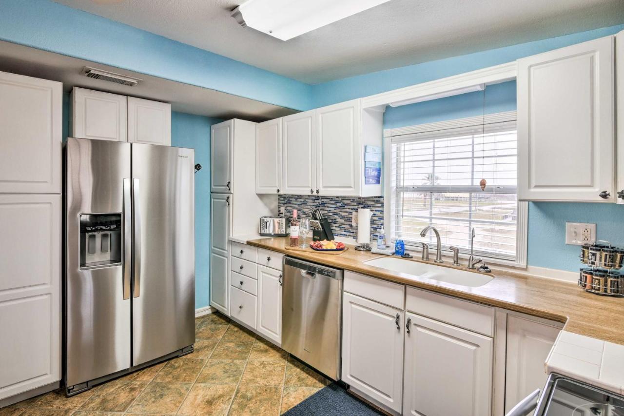 Surfside Beach Gem With Deck - 1 Block To Shore! Freeport Exterior foto
