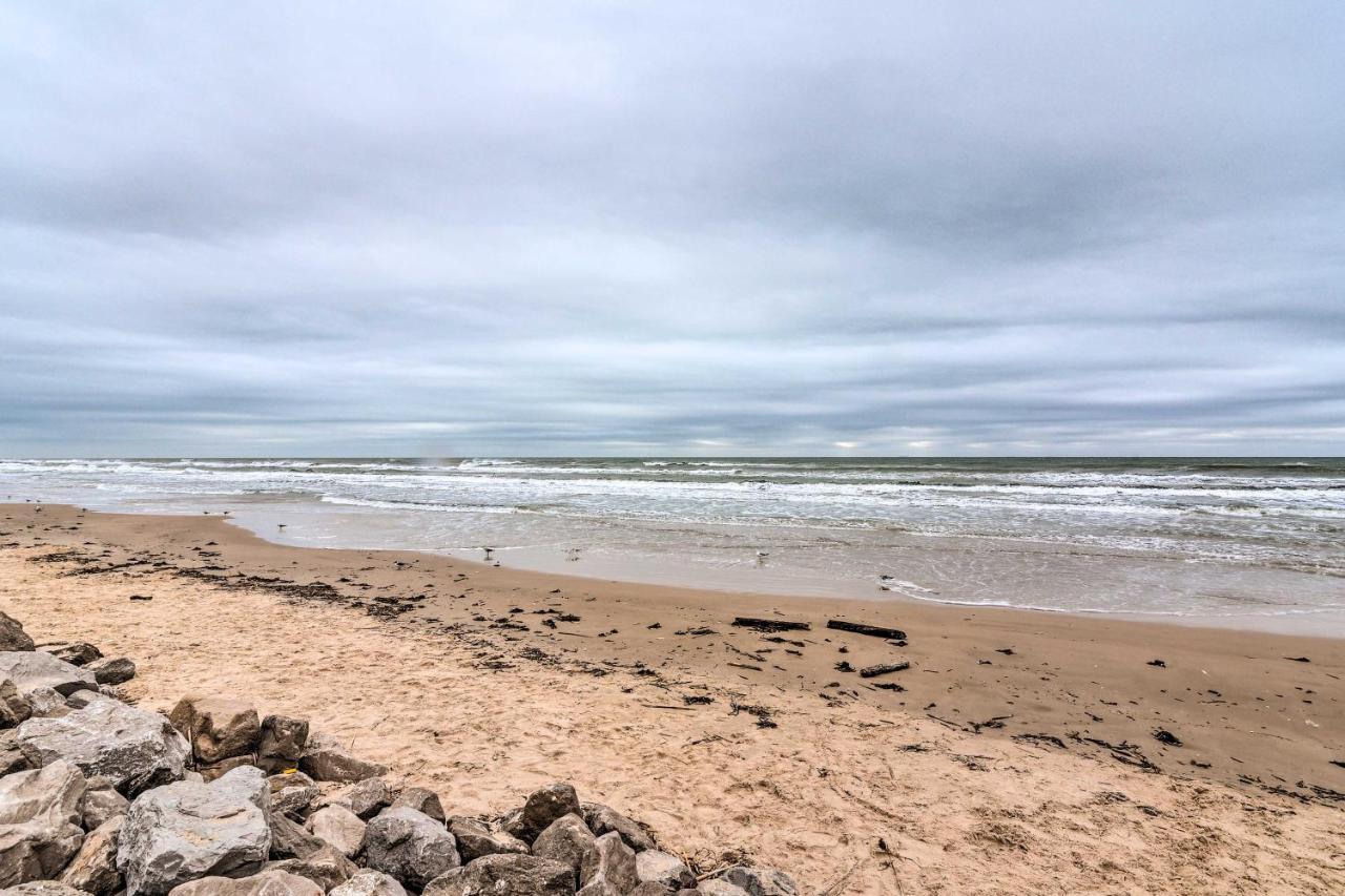Surfside Beach Gem With Deck - 1 Block To Shore! Freeport Exterior foto